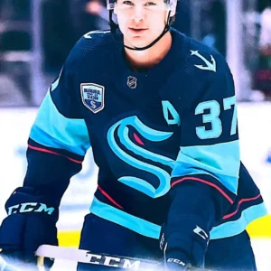 Yanni Gourde 2022-23 Upper Deck Series 2 Hockey Base Set #402