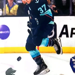 Yanni Gourde 2023-24 Upper Deck Series 1 Hockey Base Set #152