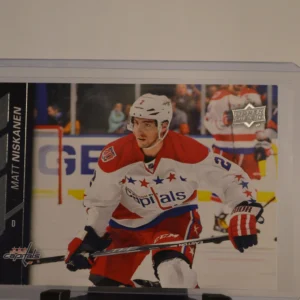 Matt Niskanen - Washington Capitals 2015-16 Upper Deck Series 1 Hockey Base Set #189